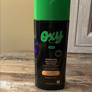 Hydrating Anti-Blemish Body Wash - Green and Black